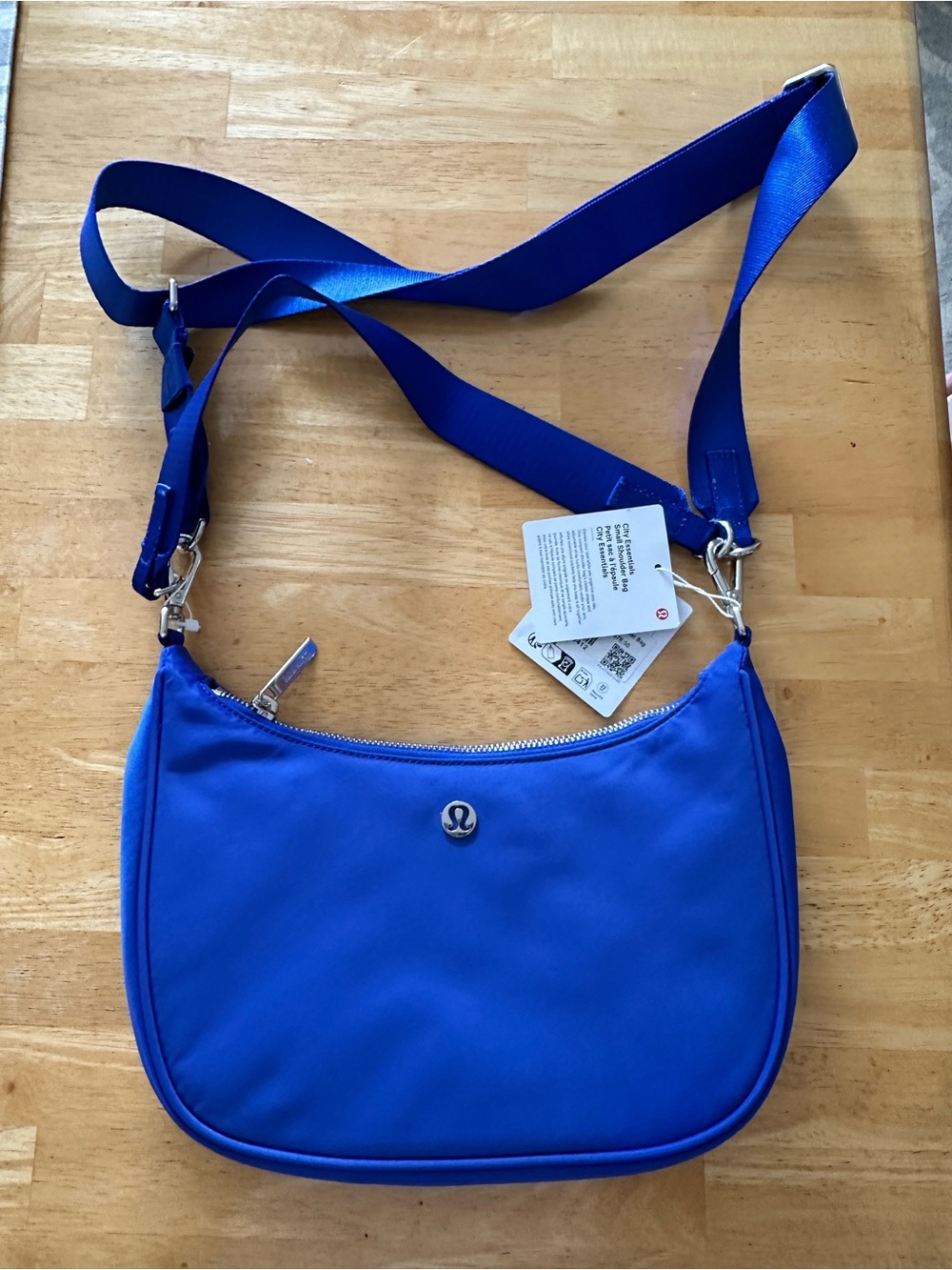 NWT Lululemon city essentials shoulder bag